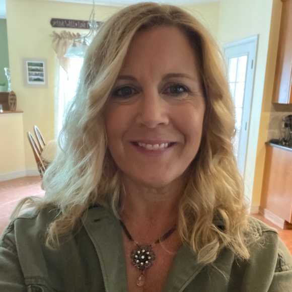 Meet your Posher, Brenda - Picture 1 of 1